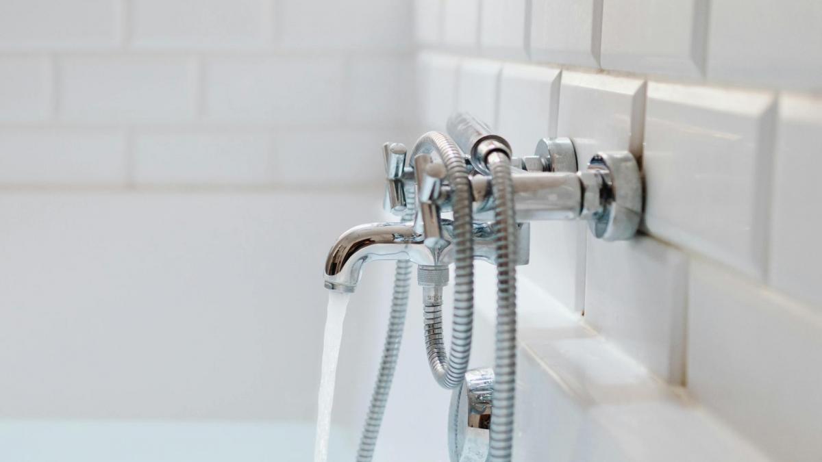 Problèmes de plomberie : fuites, chasses d'eau, bouchons